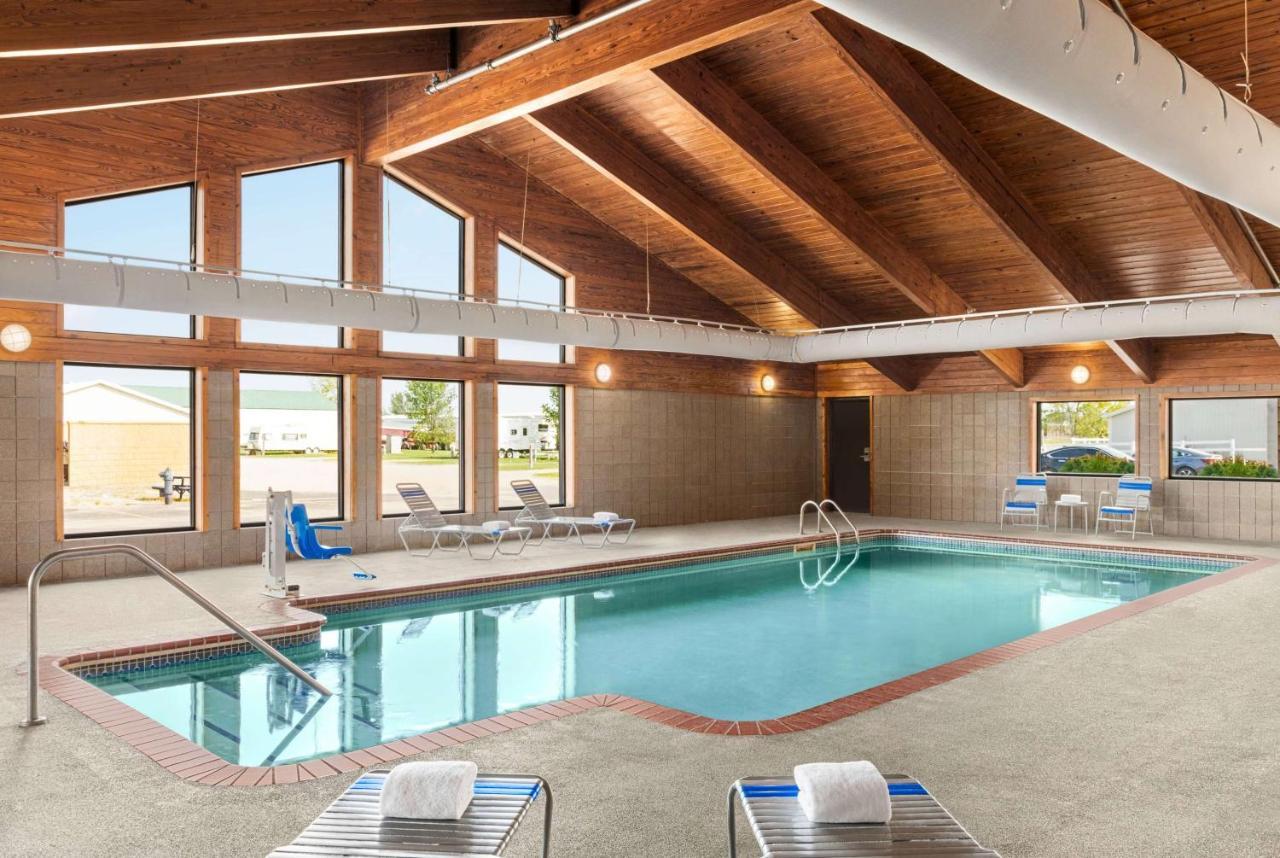 Americinn By Wyndham Roseau Екстер'єр фото