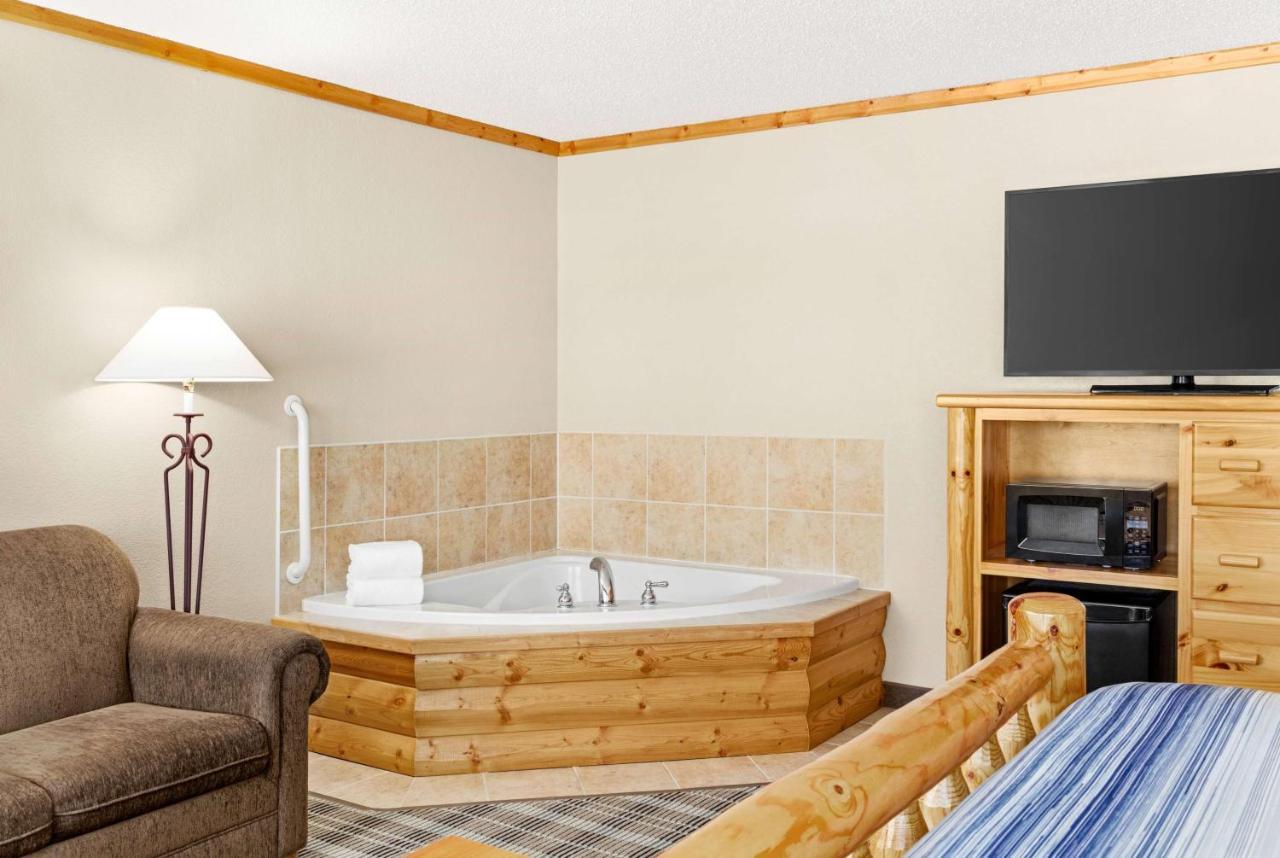 Americinn By Wyndham Roseau Екстер'єр фото
